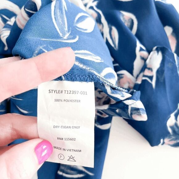 Lush Womens Blouse Long Sleeve V Neckline Floral Blue Medium - Picture 4 of 7